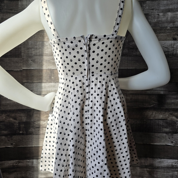 Hot Topic Above Knee White Black Skulls Gothic Dress Women's XS - Picture 8 of 13
